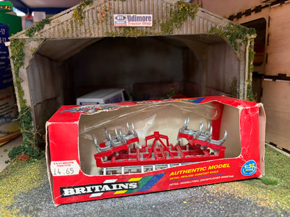 9550 Britains Red Fold Up Cultivator  1:32 scale BOXED VINTAGE Obsolete