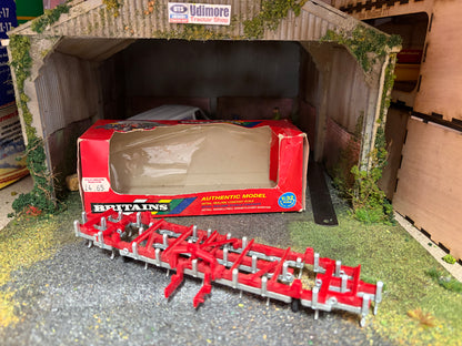 9550 Britains Red Fold Up Cultivator  1:32 scale BOXED VINTAGE Obsolete