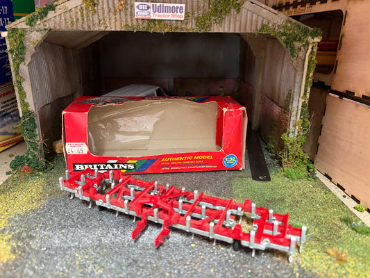 9550 Britains Red Fold Up Cultivator  1:32 scale BOXED VINTAGE Obsolete