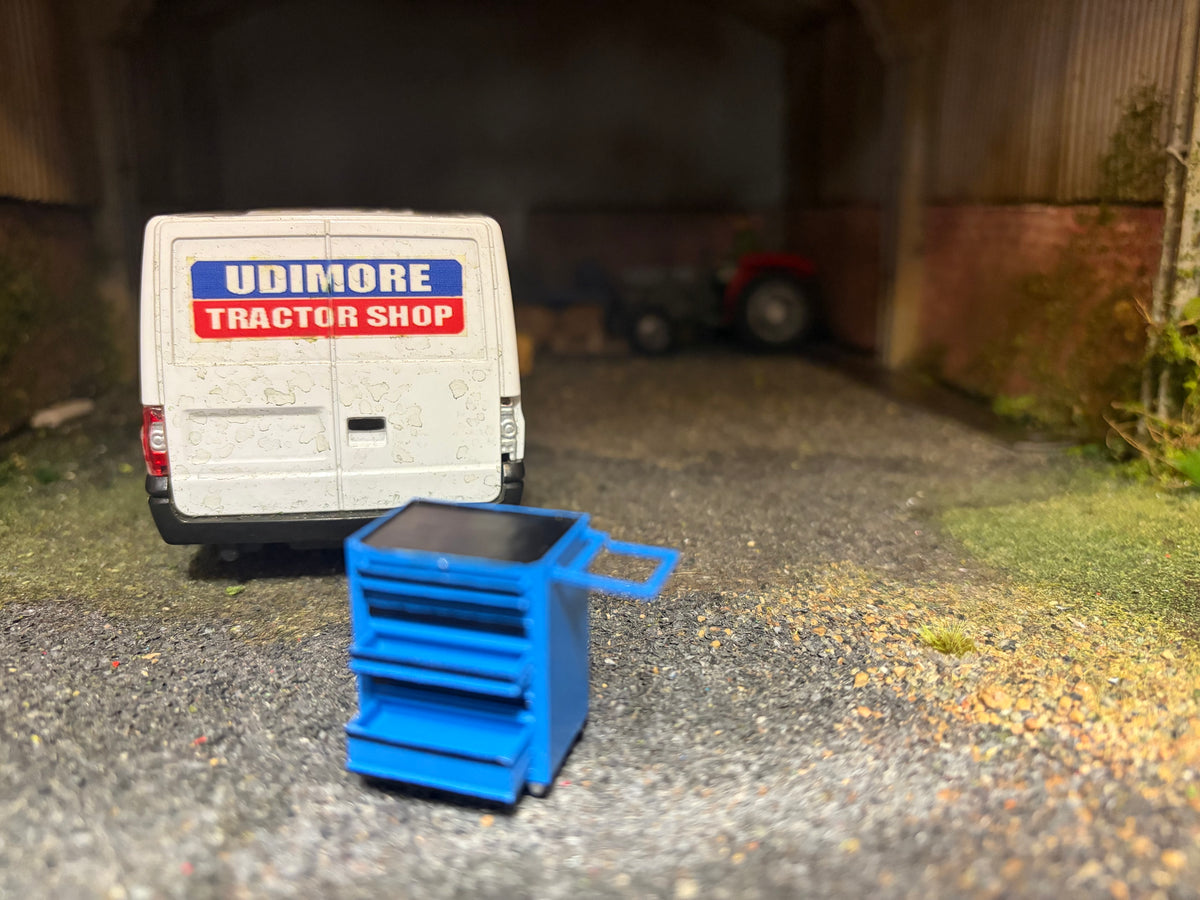 Agri Modelbouw Blue Tool Trolley – Hand Painted – 1:32 Scale – AM-06026