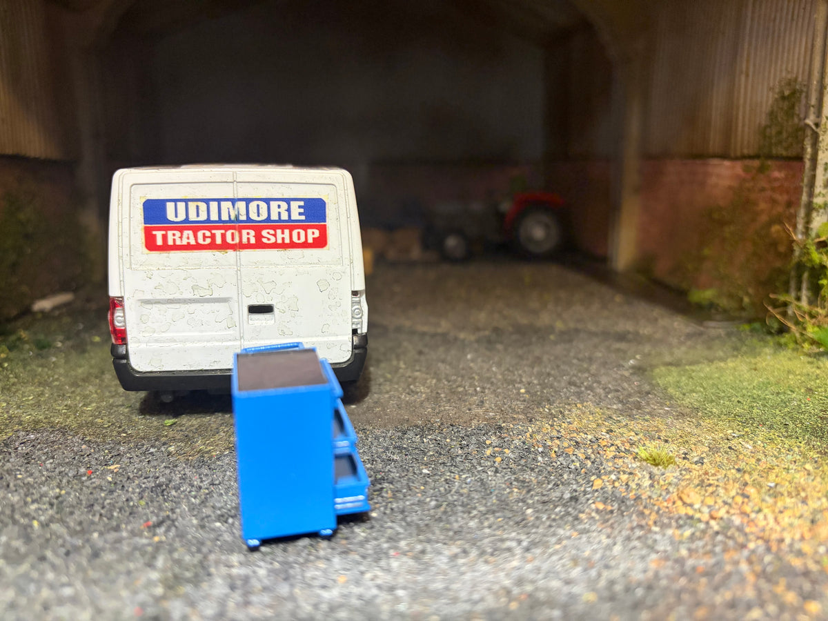 Agri Modelbouw Blue Tool Trolley – Hand Painted – 1:32 Scale – AM-06026