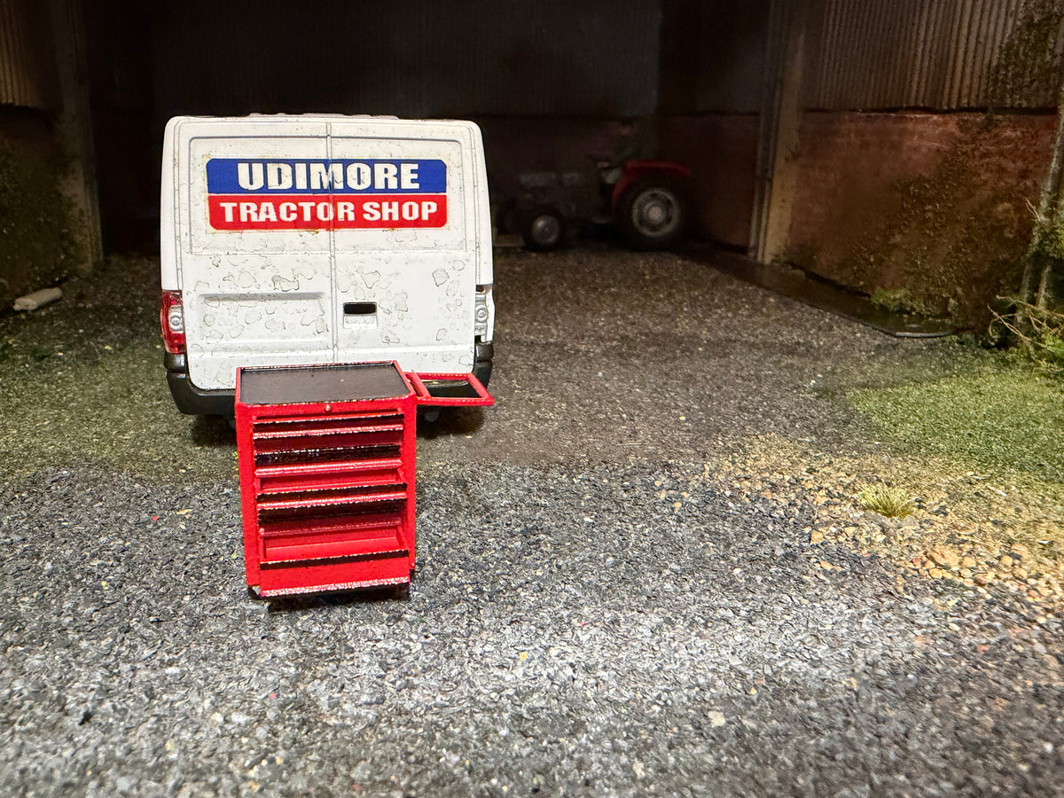 Agri Modelbouw Red Tool Trolley – Hand Painted – 1:32 Scale – AM-06025