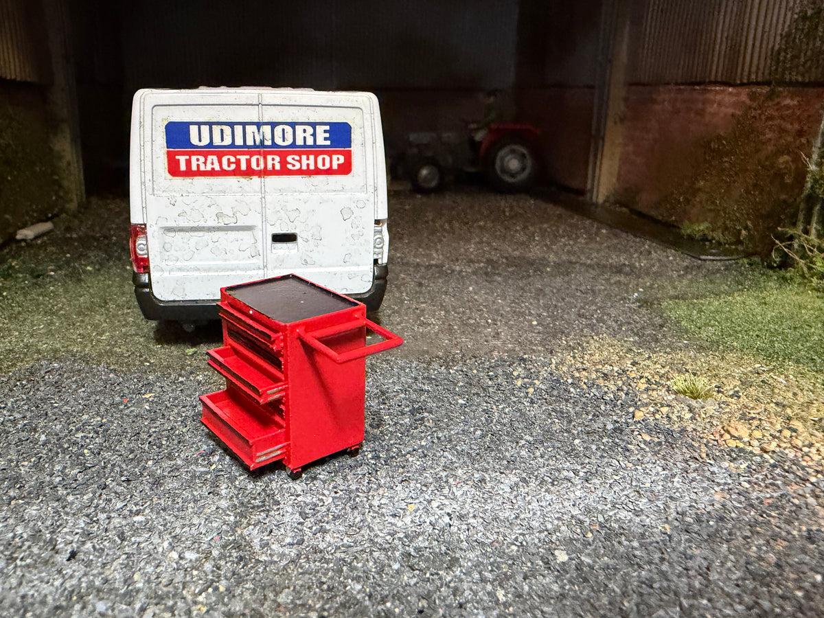 Agri Modelbouw Red Tool Trolley – Hand Painted – 1:32 Scale – AM-06025