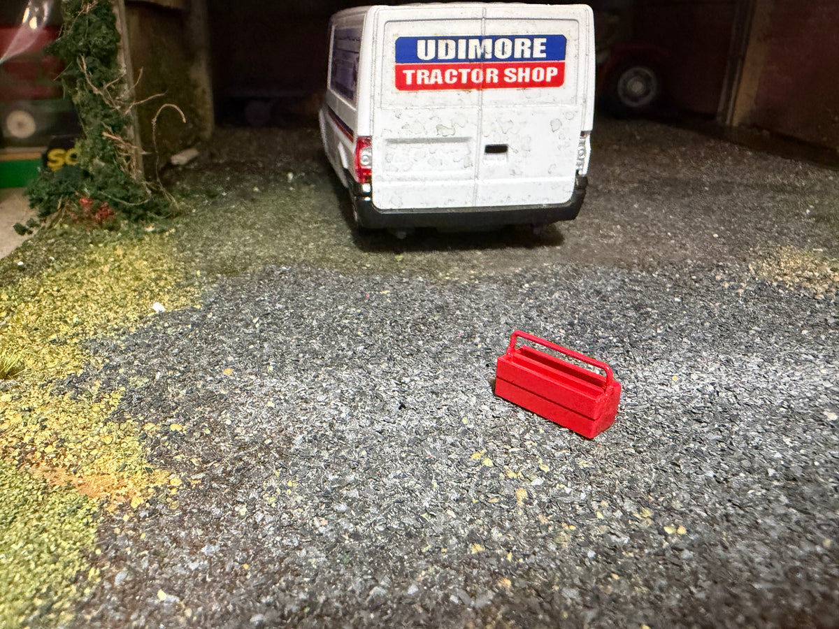 Agri Modelbouw Red Toolbox Type 2 – 1:32 Scale Farm Workshop Accessory – AM-06020