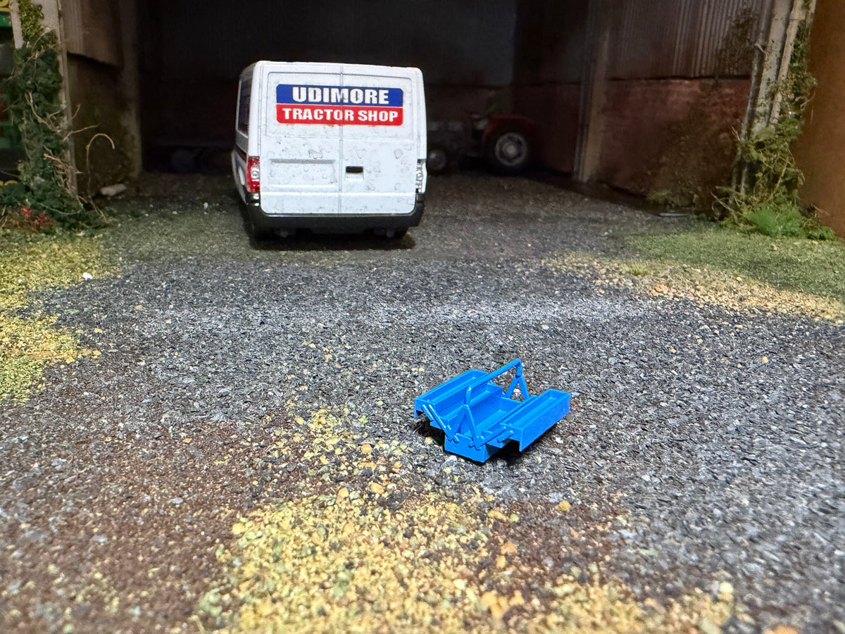 Agri Modelbouw Blue Toolbox Type 1 – 1:32 Scale Farm Workshop Accessory – AM-06022