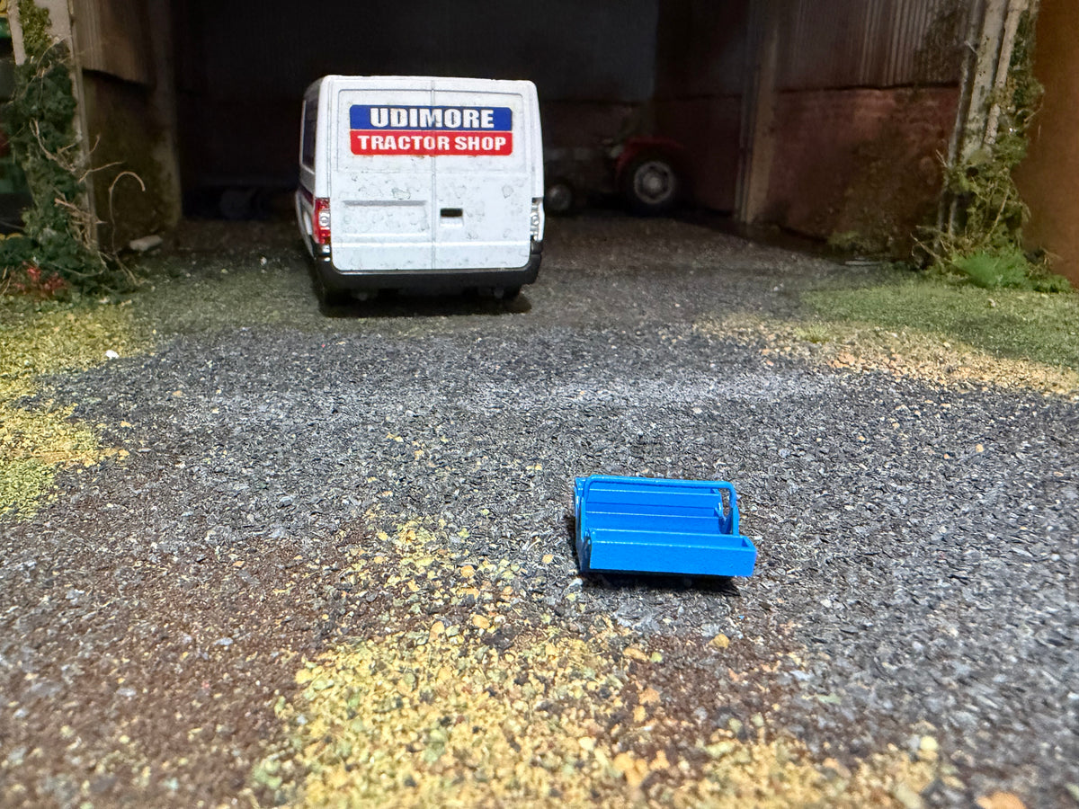 Agri Modelbouw Blue Toolbox Type 1 – 1:32 Scale Farm Workshop Accessory – AM-06022