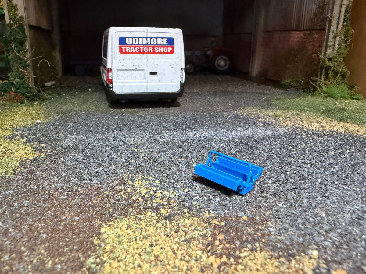 Agri Modelbouw Blue Toolbox Type 1 – 1:32 Scale Farm Workshop Accessory – AM-06022
