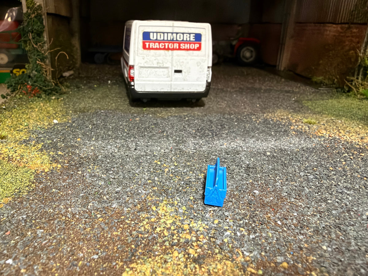 Agri Modelbouw Blue Toolbox Type 2 – 1:32 Scale Farm Workshop Accessory – AM-06023