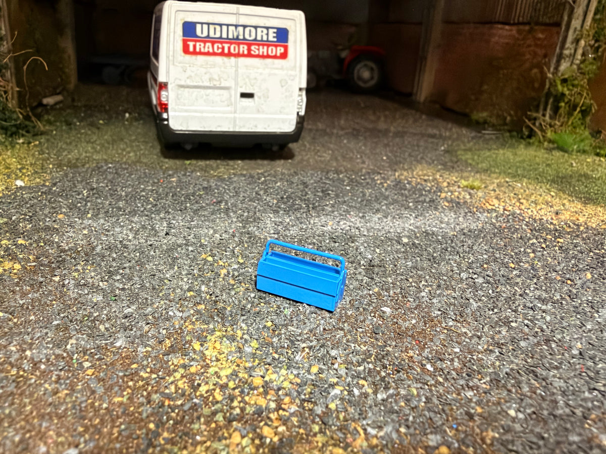 Agri Modelbouw Blue Toolbox Type 2 – 1:32 Scale Farm Workshop Accessory – AM-06023