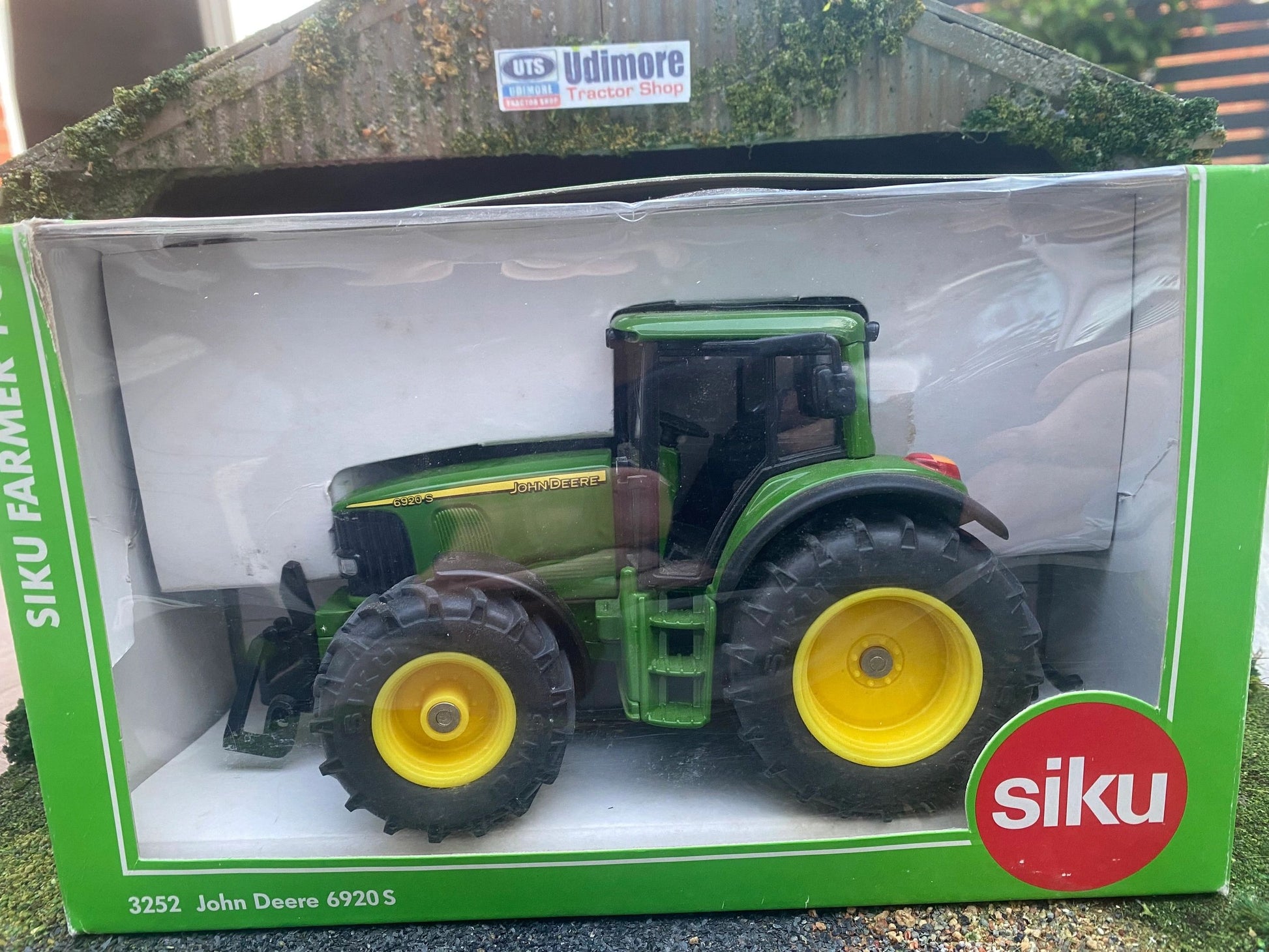 John Deere 6920S Tractor 1:32 scale boxed Siku 3252 Image 4