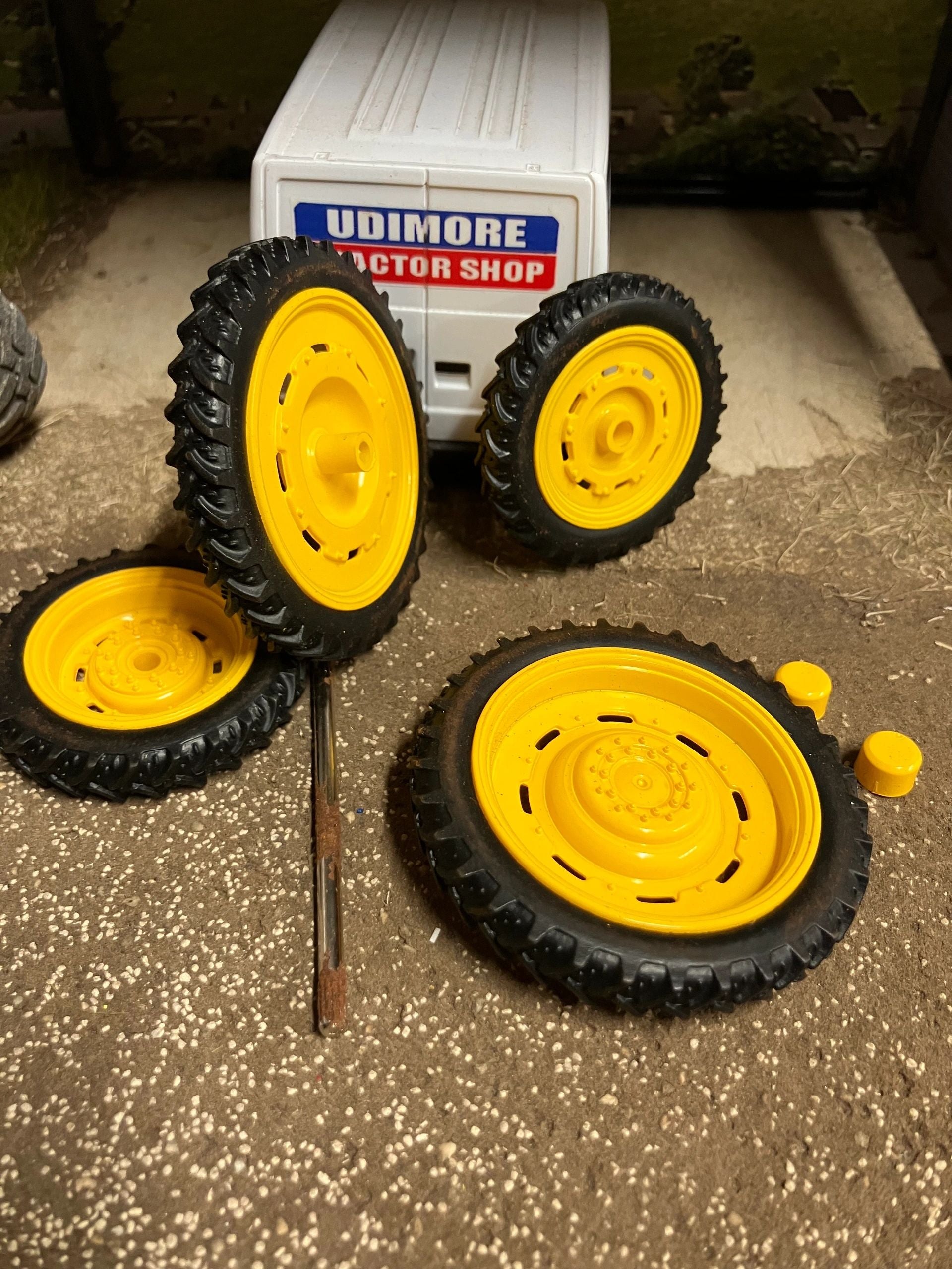 John Deere Tractor Row Crop tyre wheel set 1:32 scale 59mm x 8mm , 46mm x 8mm Image