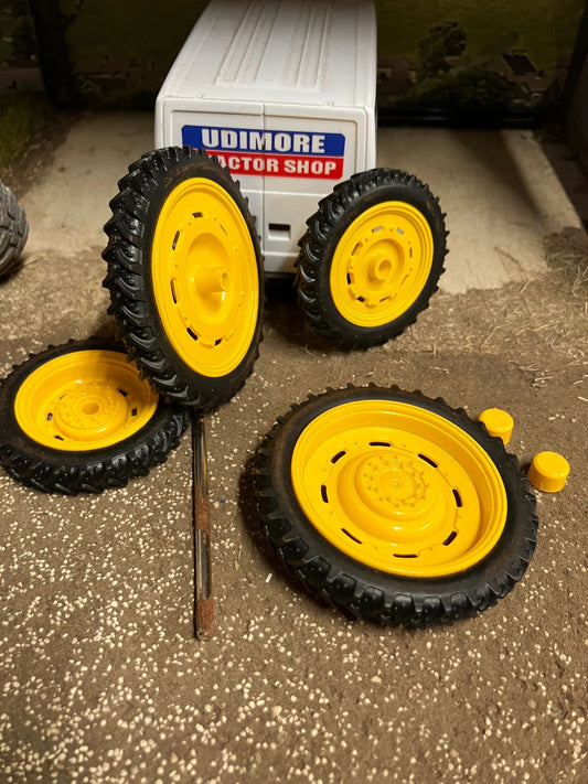 John Deere Tractor Row Crop tyre wheel set 1:32 scale 59mm x 8mm , 46mm x 8mm Image