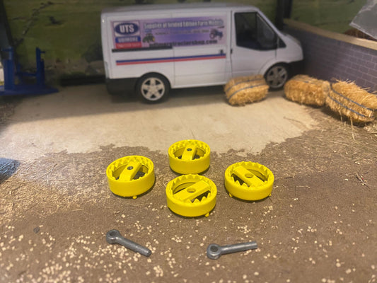 John Deere yellow Tractor Dual wheel double molcon air coupling system 1:32 scale Image 2