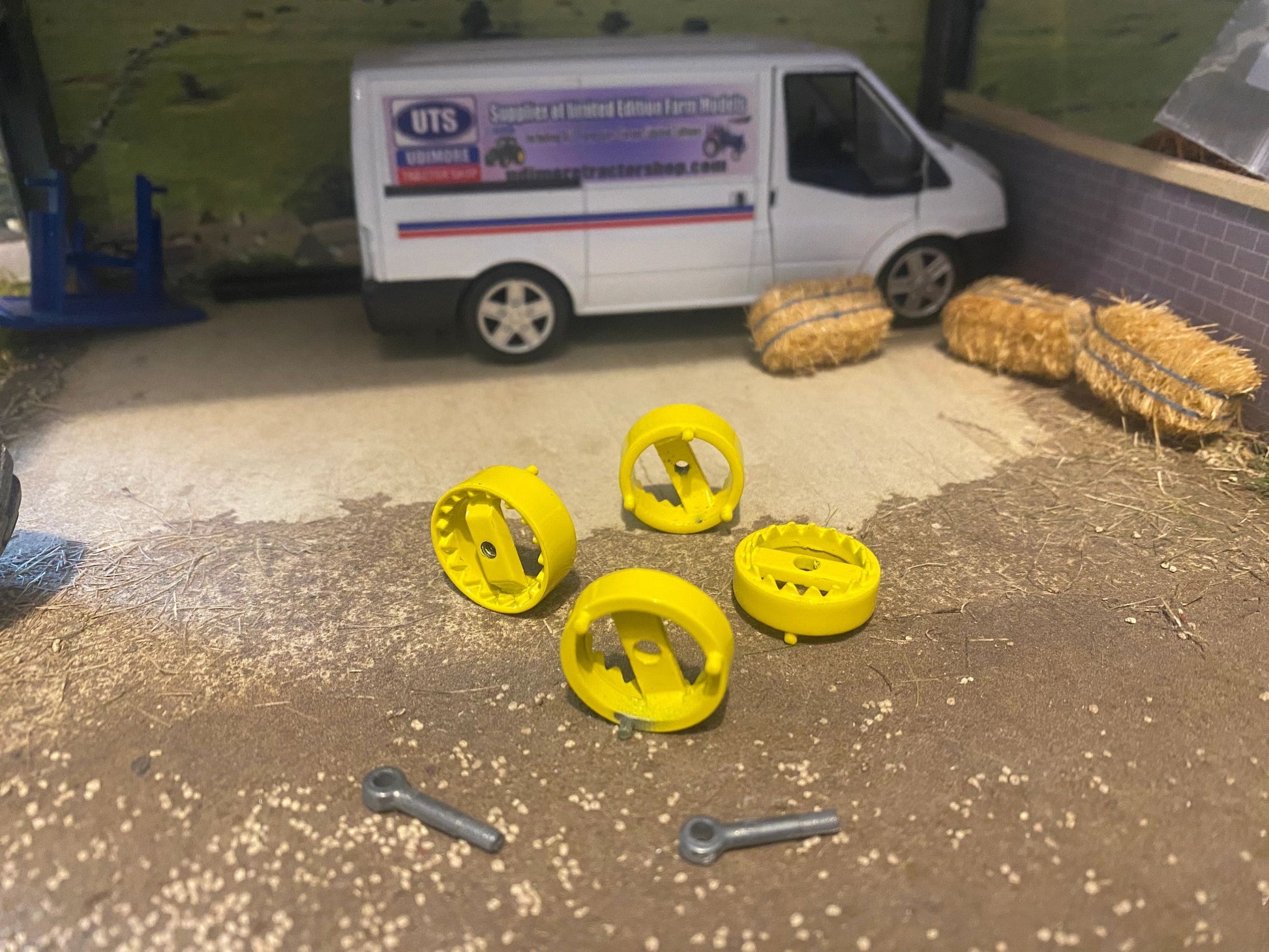 John Deere yellow Tractor Dual wheel double molcon air coupling system 1:32 scale Image 3