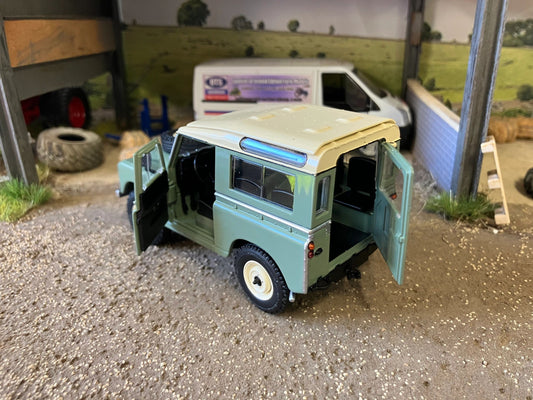 Land Rover Series 3 88 Safari roof Atlantic Green Marge Models 1:32 scale new boxed MM2421-02 Image 2
