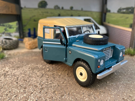Land Rover Series 3 88 Soft top marine Blue Marge Models 1:32 scale new boxed MM2420-01 Image