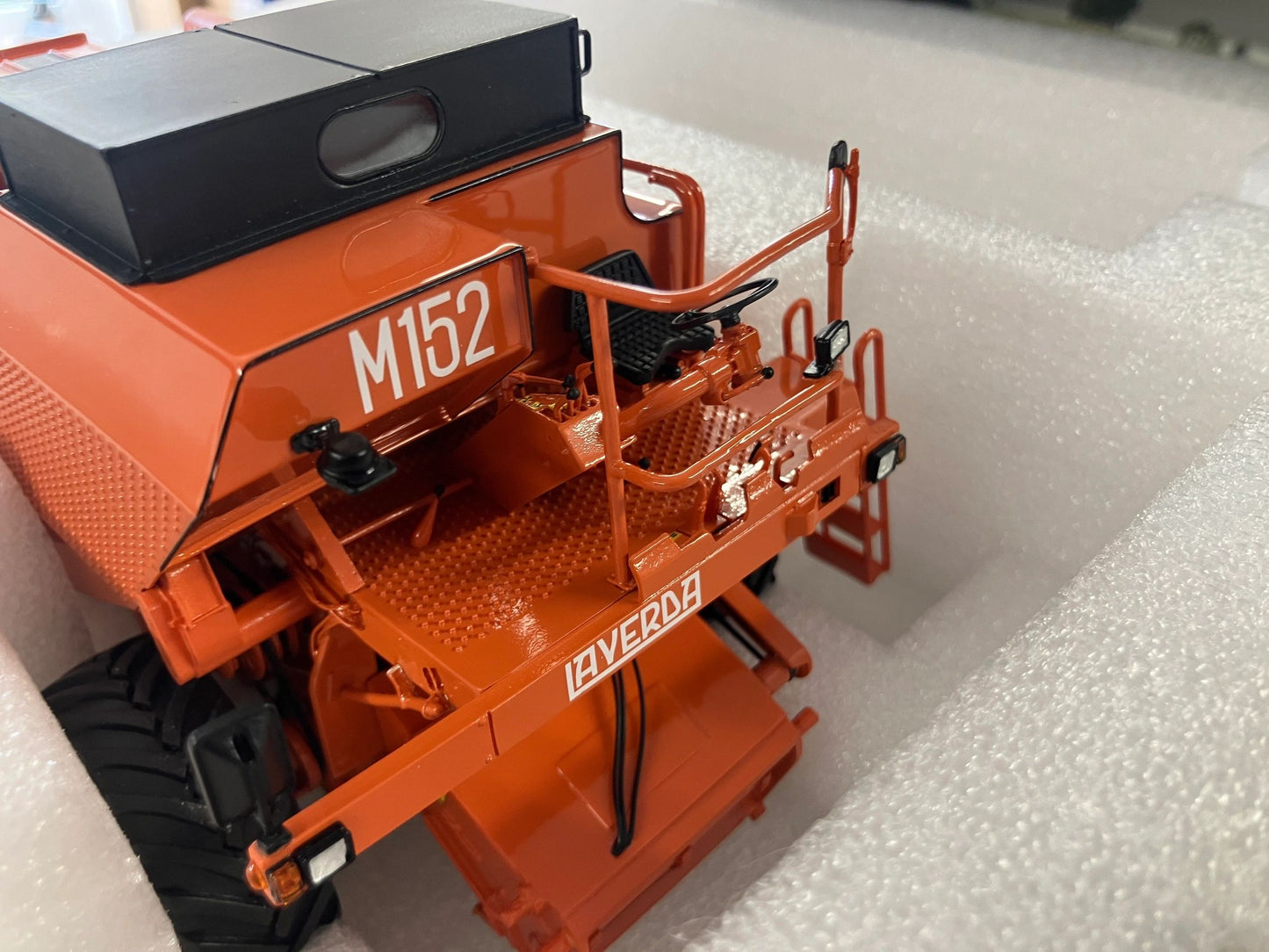 Laverda M152 Combine Harvester Limited Edition Stunning in 1:32 scale VKA Models COLLECTION ONLY Image 2