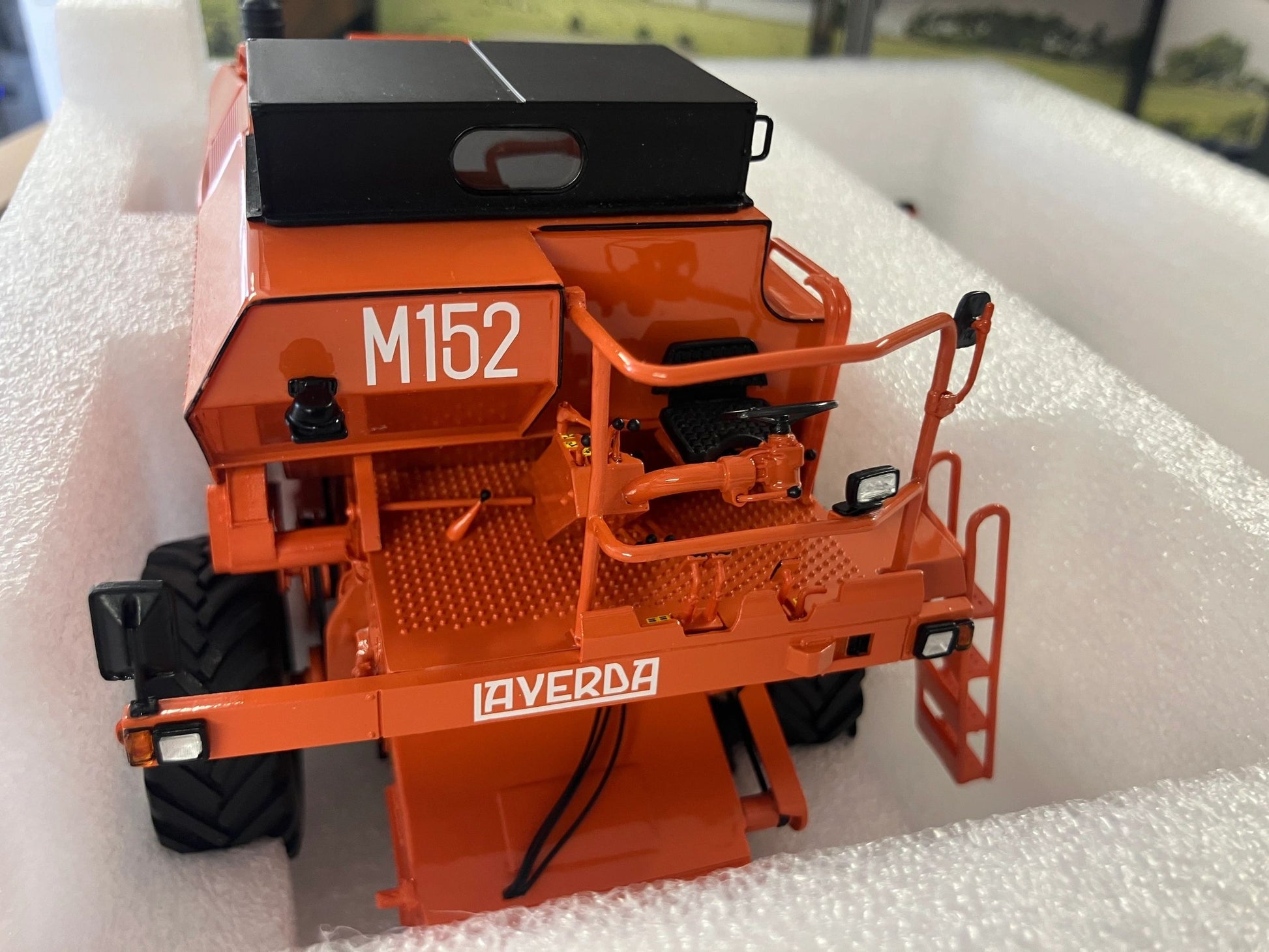 Laverda M152 Combine Harvester Limited Edition Stunning in 1:32 scale VKA Models COLLECTION ONLY Image 4