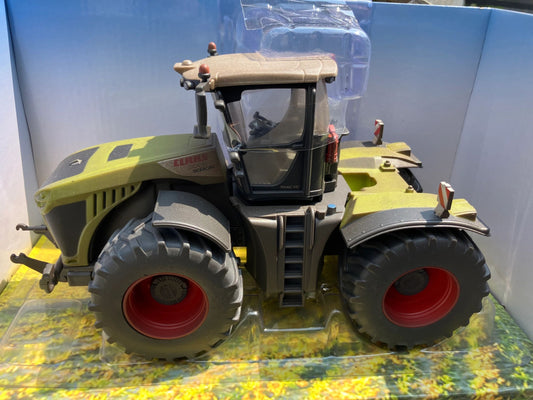 Lightly weathered Britains Claas Xerion 5000 tractor conversion 1:32 scale BOXED 43246 Image