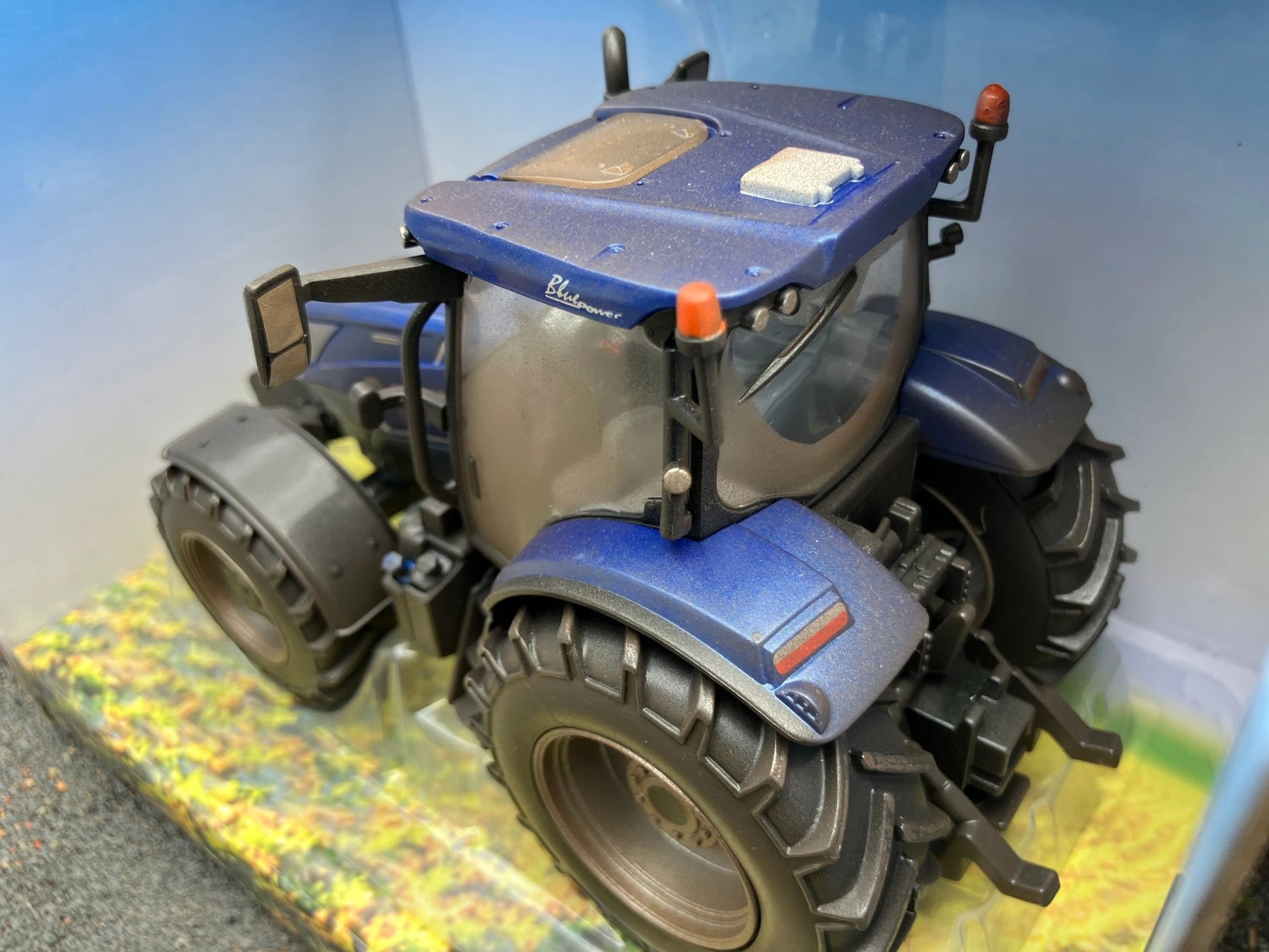 Lightly weathered Britains New Holland T6.180 tractor conversion 1:32 scale BOXED 43319 Image 4