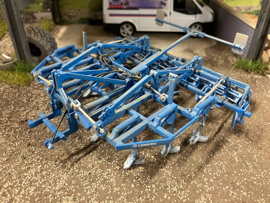 Lightly weathered Universal Hobbies Lemken karat Cultivator conversion 1:32 scale New BOXED Image