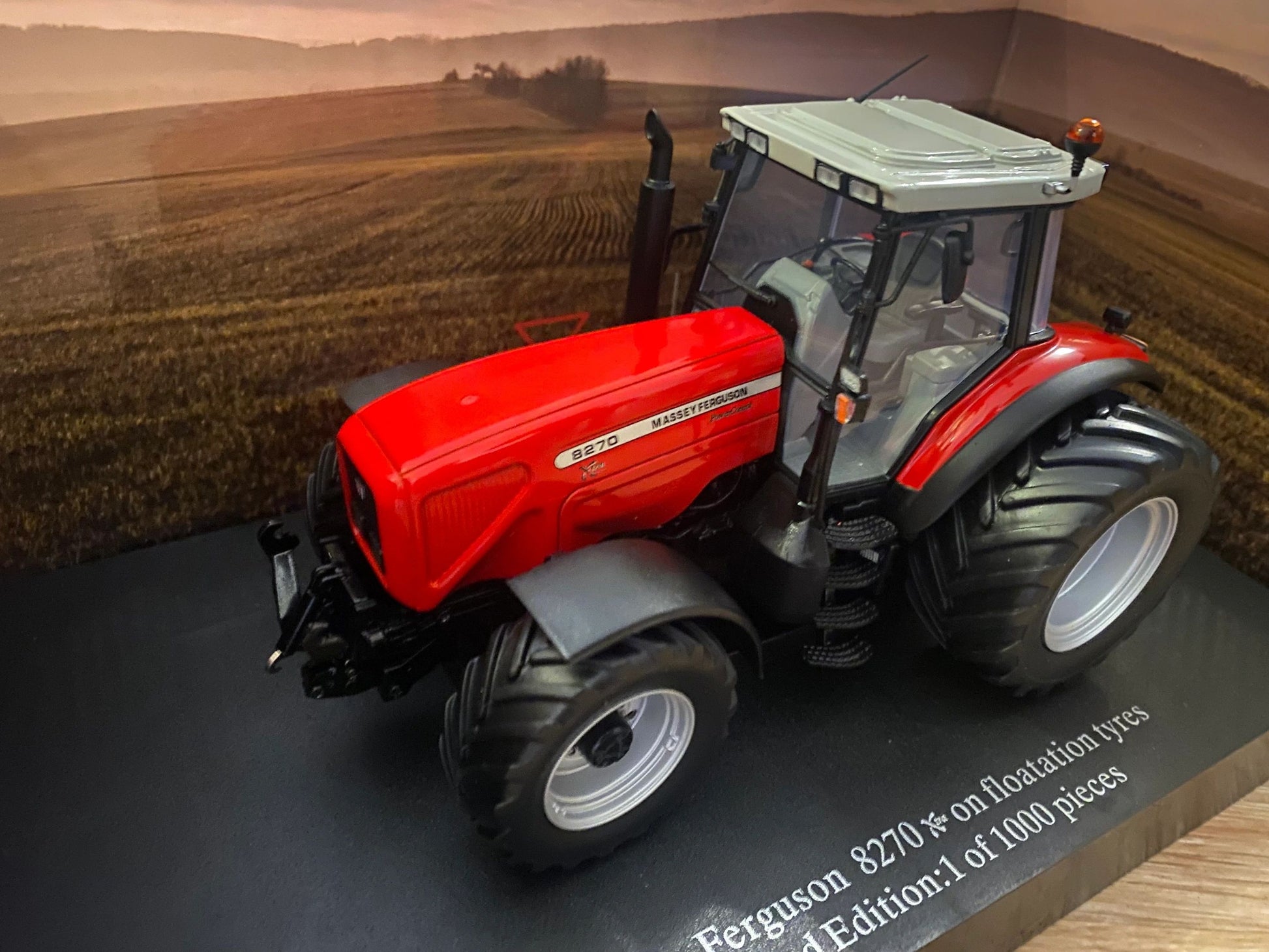 Limited Edition 6425 Universal Hobbies Massey Ferguson 8270 tractor BOXED 1:32 scale Floatation Tyres Image