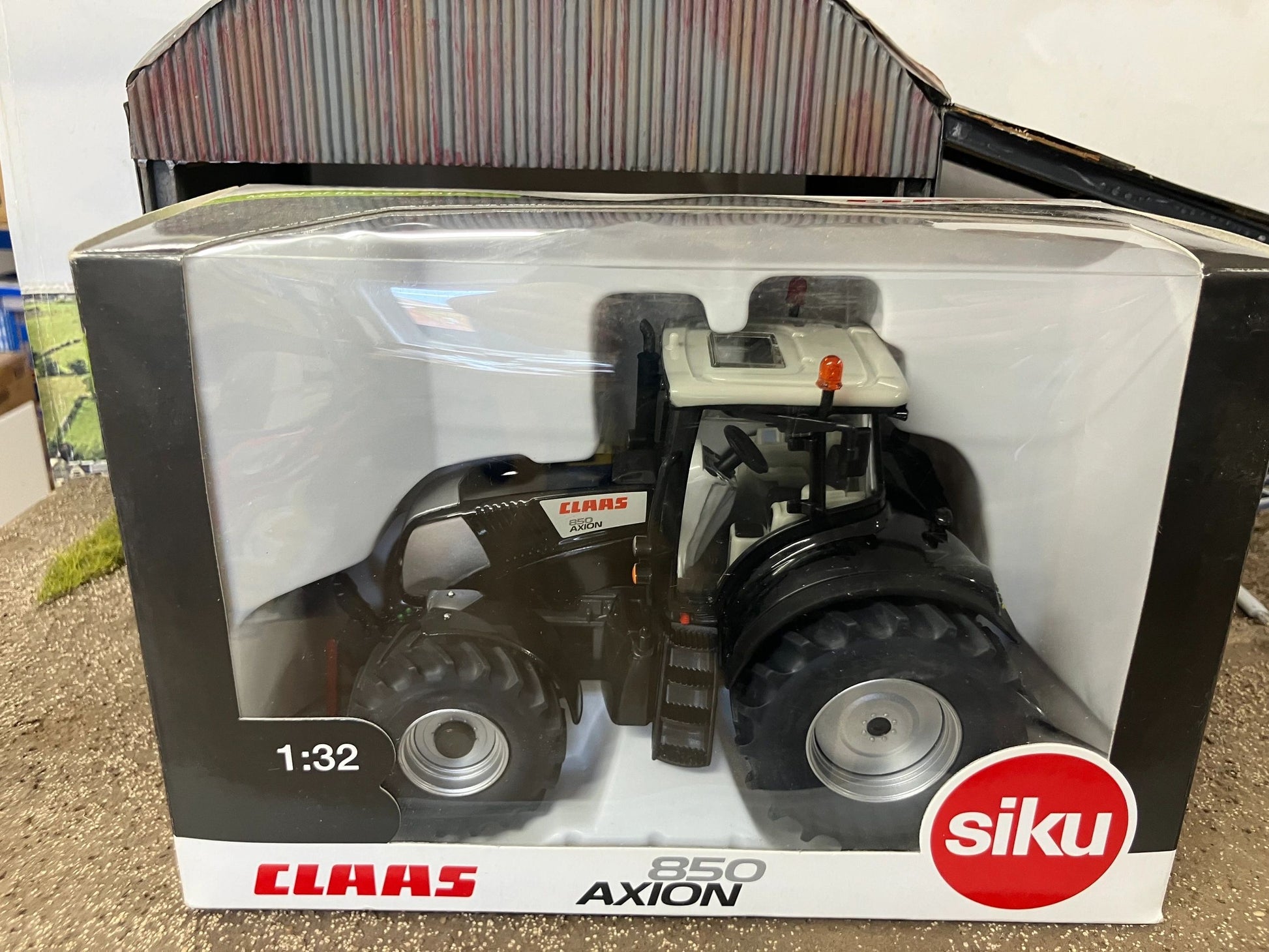 Limited Edition Claas Axion 850 Tractor 1:32 scale boxed Siku model of the year 2012 Image