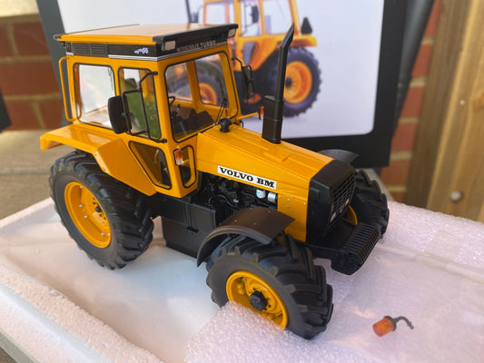 Limited Edition Industrial Valmet BM 2105 Tractor 1:32 scale Boxed Autocult Image