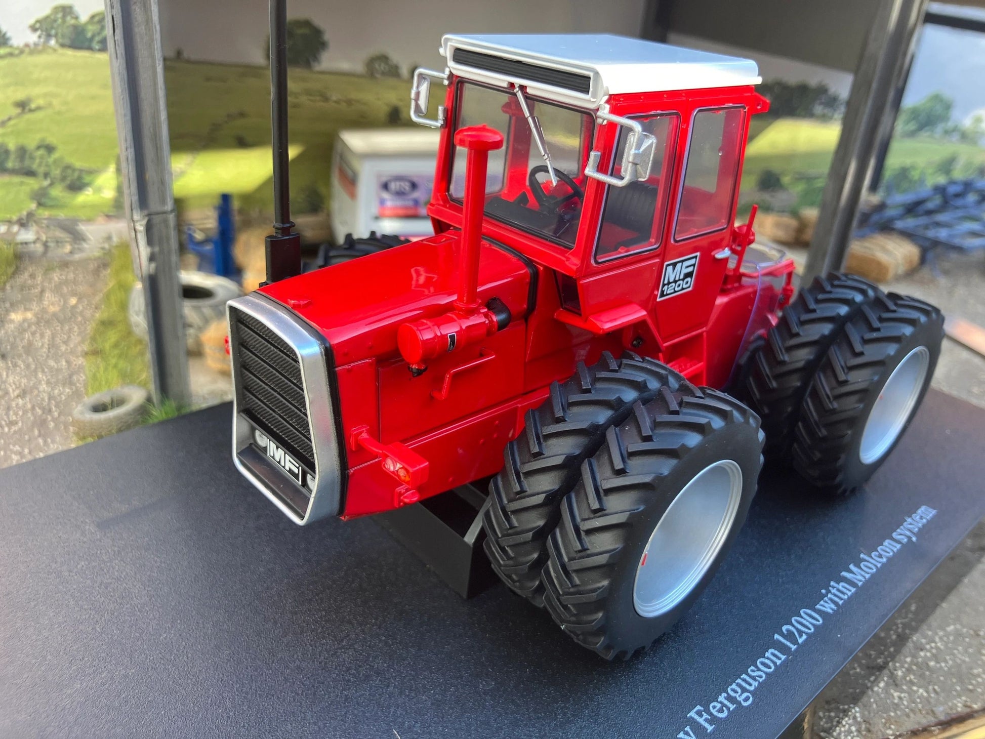 Limited Edition Universal Hobbies Massey Ferguson 1200 Tractor with Molcon duals BOXED 1:32 scale UH6700 Image 10