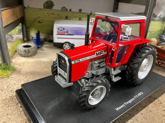 Limited Edition Universal Hobbies Massey Ferguson 575 4wd Tractor red cab Big wheels BOXED 1:32 scale UH6701 Image