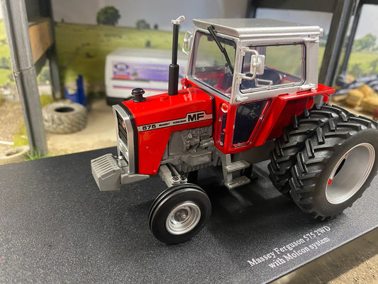 Limited Edition Universal Hobbies Massey Ferguson 575 2wd Tractor red silver cab rear Molcon duals BOXED 1:32 scale UH6767 Image 2