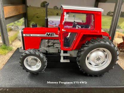 Limited Edition Universal Hobbies Massey Ferguson 575 4wd Tractor red cab Big wheels BOXED 1:32 scale UH6701 Image 2