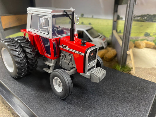 Limited Edition Universal Hobbies Massey Ferguson 590 2wd red silver cab rear Molcon duals BOXED 1:32 scale UH6768 Image 2