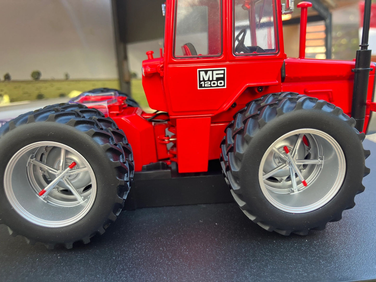 Limited Edition Universal Hobbies Massey Ferguson 1200 Tractor with Molcon duals BOXED 1:32 scale UH6700 Image 3