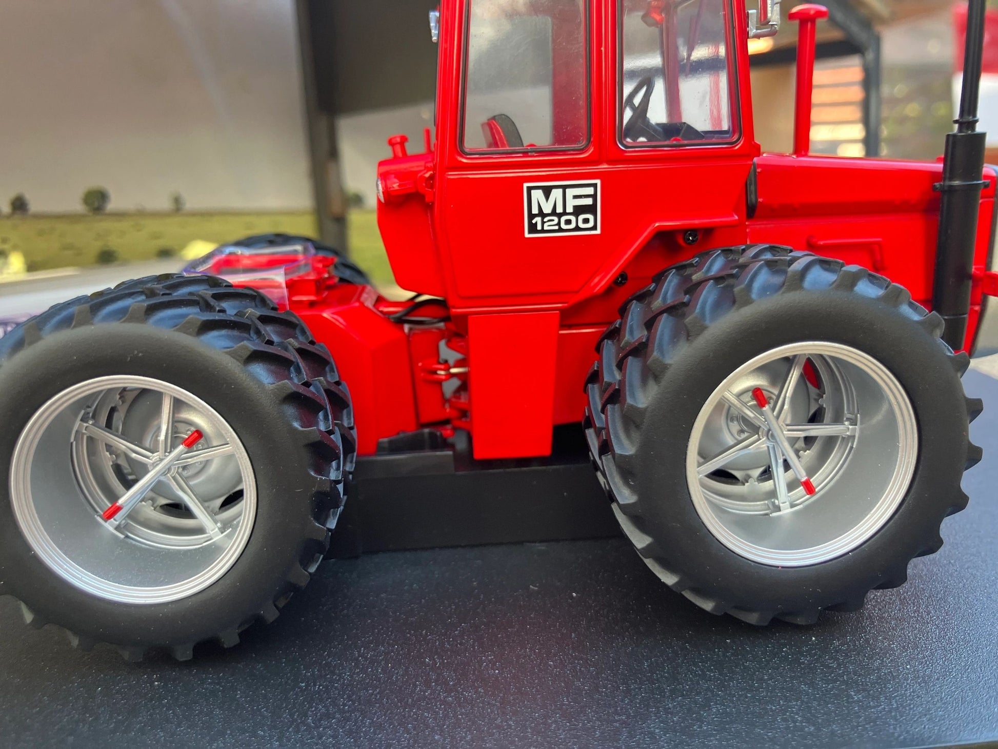 Limited Edition Universal Hobbies Massey Ferguson 1200 Tractor with Molcon duals BOXED 1:32 scale UH6700 Image 3