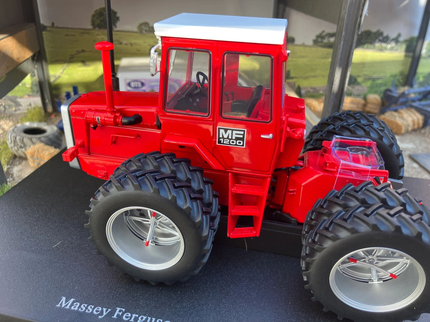 Limited Edition Universal Hobbies Massey Ferguson 1200 Tractor with Molcon duals BOXED 1:32 scale UH6700 Image 5