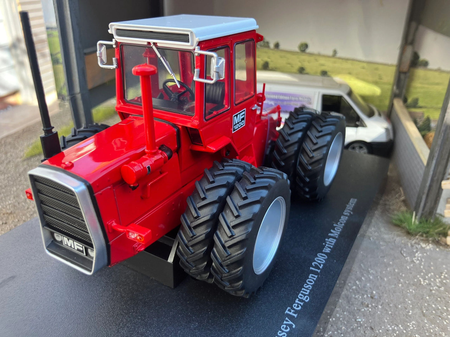 Limited Edition Universal Hobbies Massey Ferguson 1200 Tractor with Molcon duals BOXED 1:32 scale UH6700 Image 6
