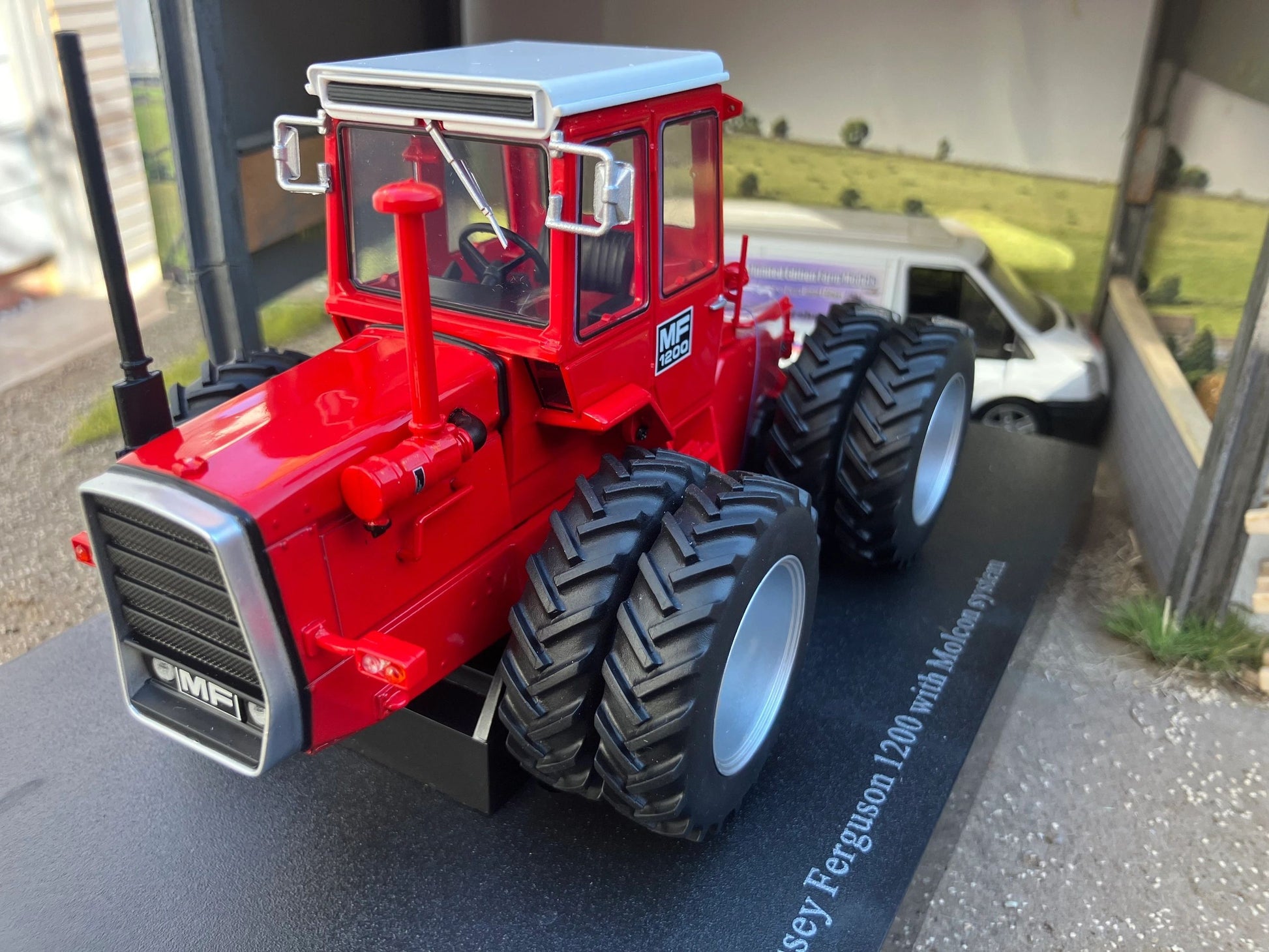 Limited Edition Universal Hobbies Massey Ferguson 1200 Tractor with Molcon duals BOXED 1:32 scale UH6700 Image 6