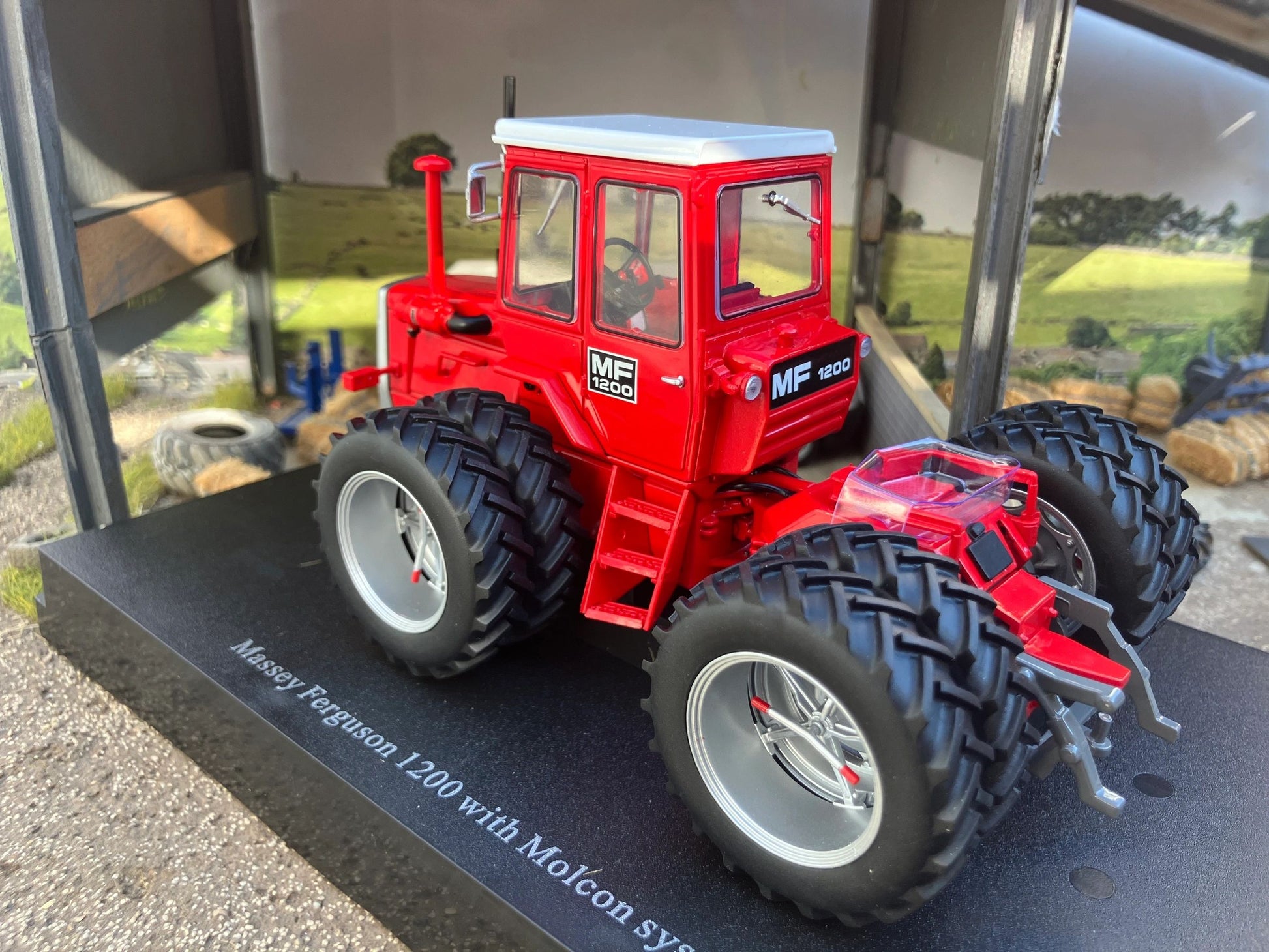 Limited Edition Universal Hobbies Massey Ferguson 1200 Tractor with Molcon duals BOXED 1:32 scale UH6700 Image 8