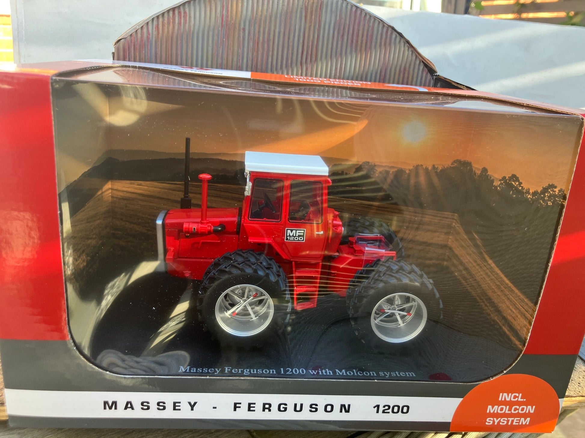 Limited Edition Universal Hobbies Massey Ferguson 1200 Tractor with Molcon duals BOXED 1:32 scale UH6700 Image 9