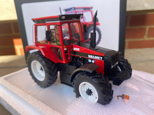 Limited Edition Valmet 2005 Tractor 1:32 scale Boxed Autocult Image