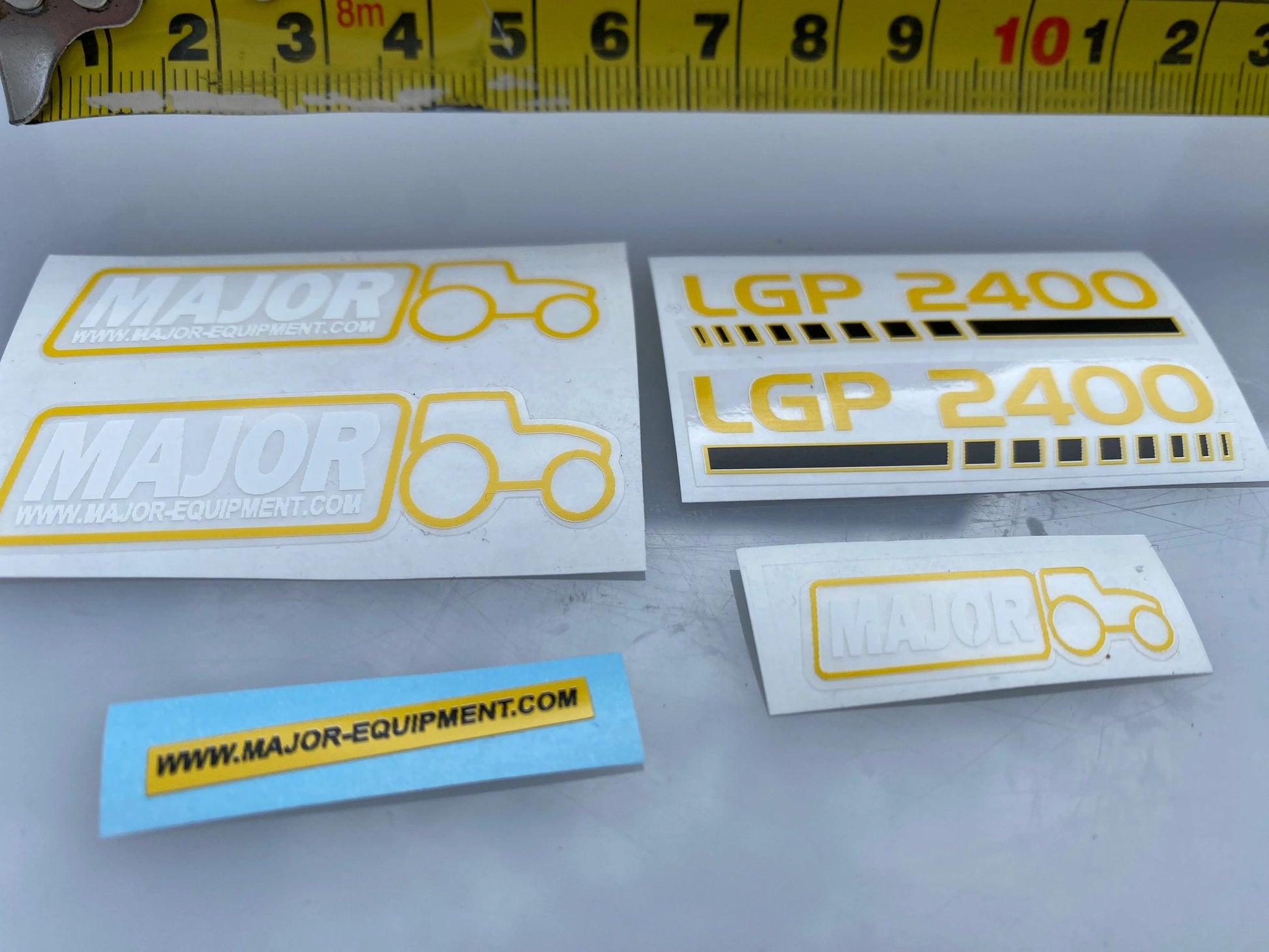 Major LGP 2400 slurry tanker pre cut professional High quality vinyl set of white decals 1:32 scale Image