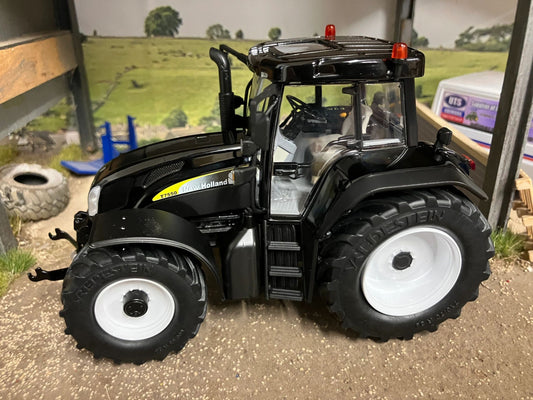 Marge Models Black New Holland T7.550 Tractor 1:32 scale Image 2