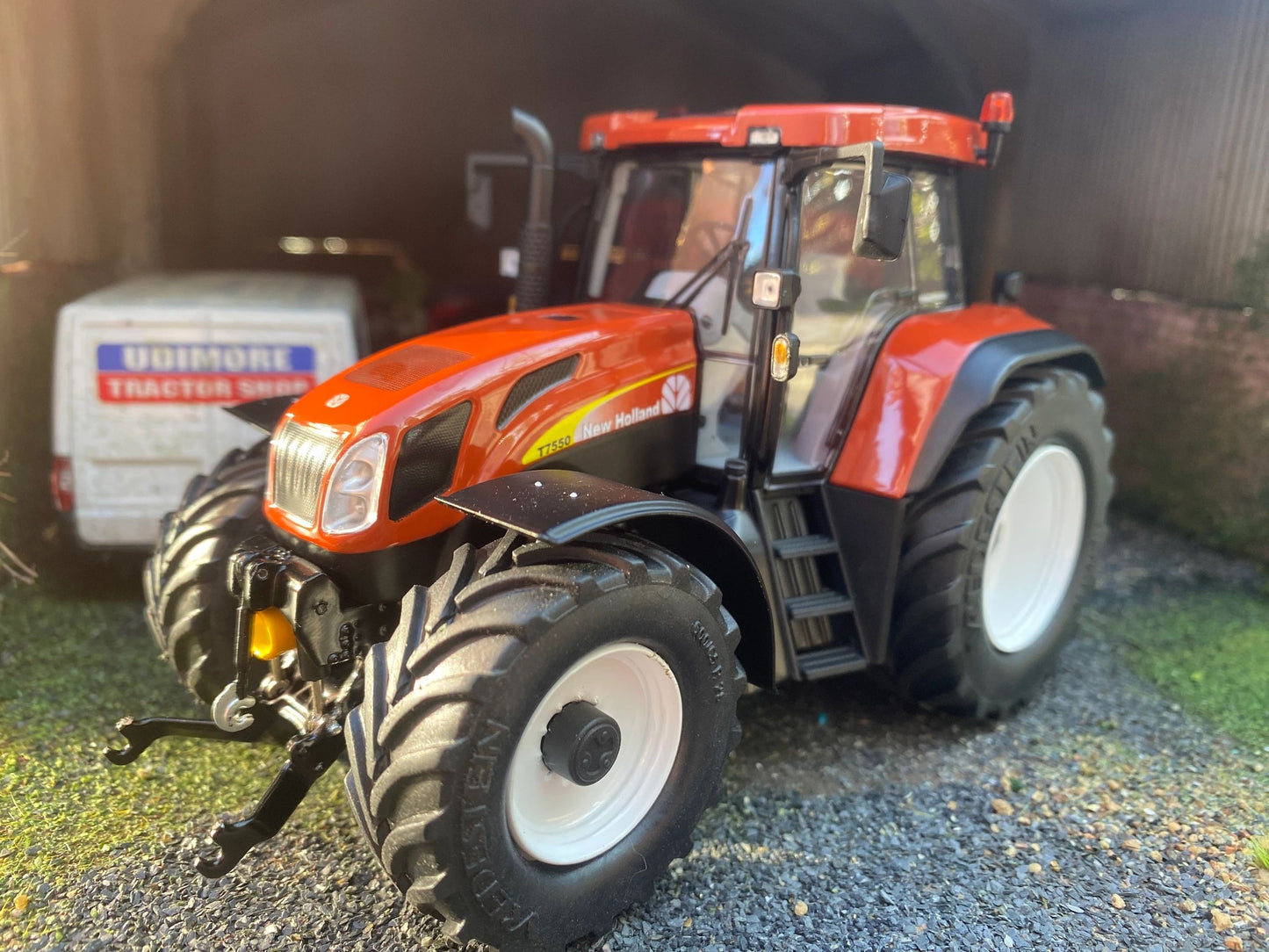 Marge Models Limited Edition Terracotta New Holland T7550 Tractor 1:32 scale Image