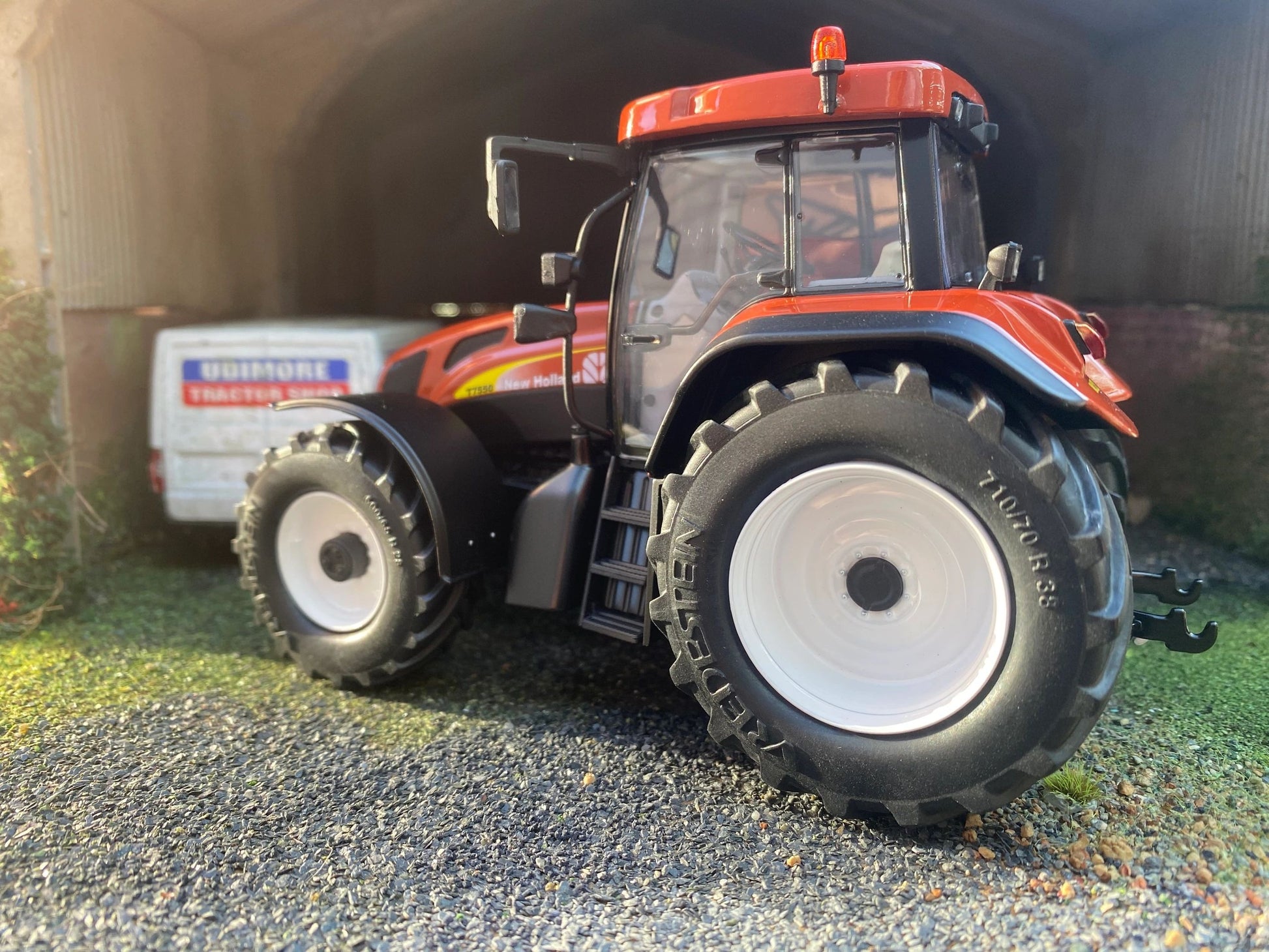 Marge Models Limited Edition Terracotta New Holland T7550 Tractor 1:32 scale Image 7