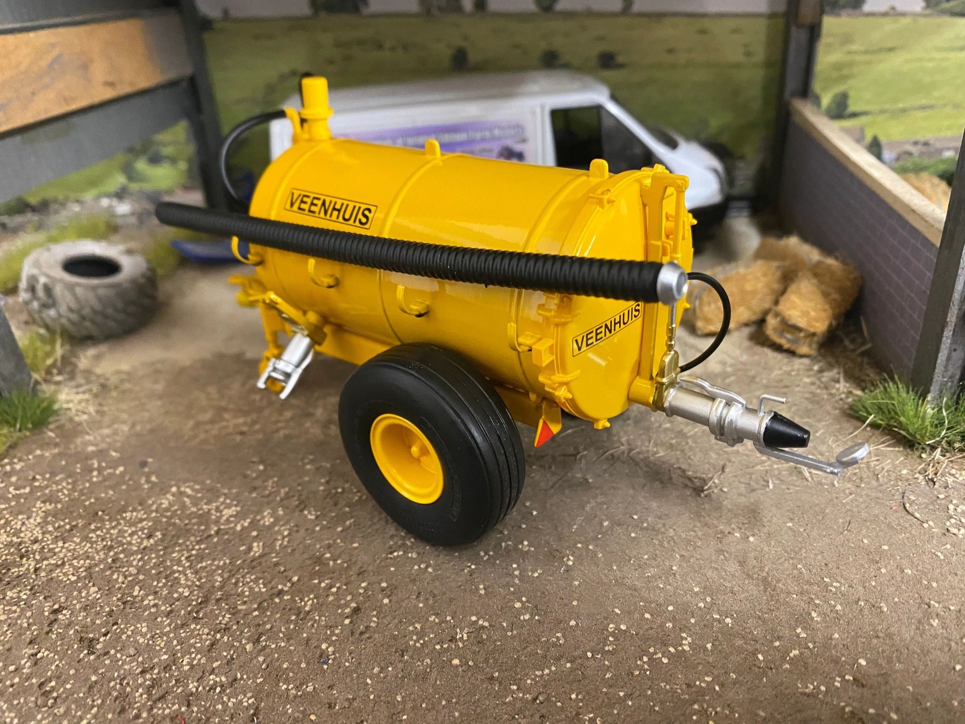 Marge Models Veenhuis Populair 3200 Litre Slurry Tanker 1:32 scale Image 2
