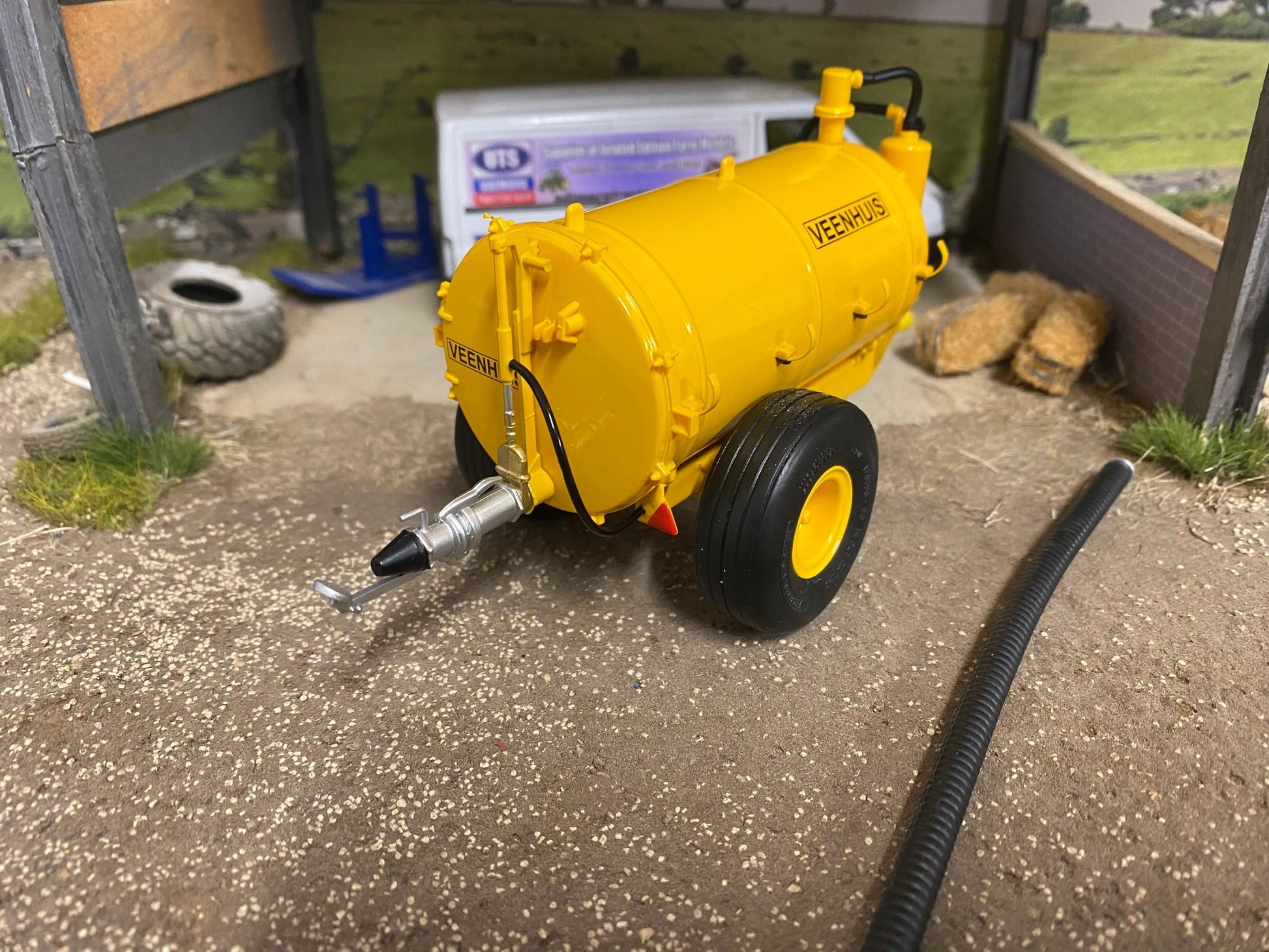 Marge Models Veenhuis Populair 3200 Litre Slurry Tanker 1:32 scale Image 4