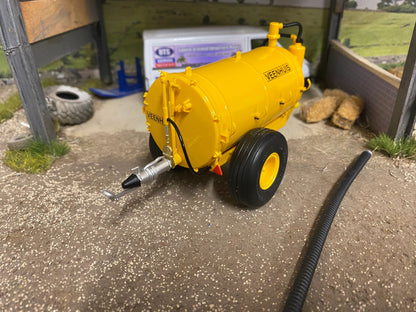 Marge Models Veenhuis Populair 3200 Litre Slurry Tanker 1:32 scale Image 4
