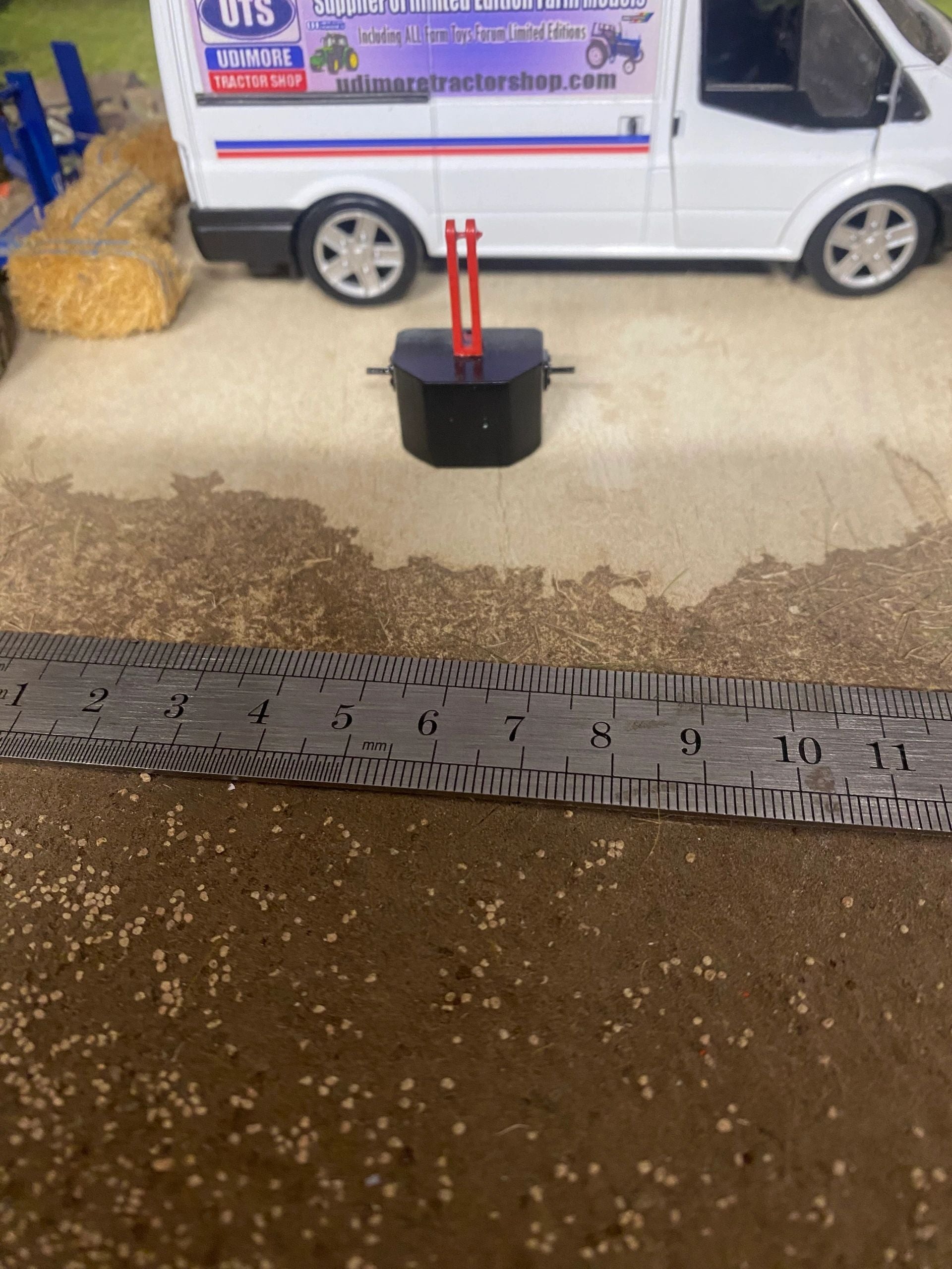 Massey Ferguson Tractor Black Red Front weight tractor system farm 1:32 scale Image