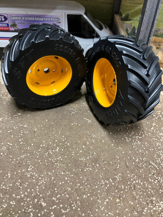 Mitas 900/60 R42 Tractor wheel set 1:32 scale 65mm x 28mm Image